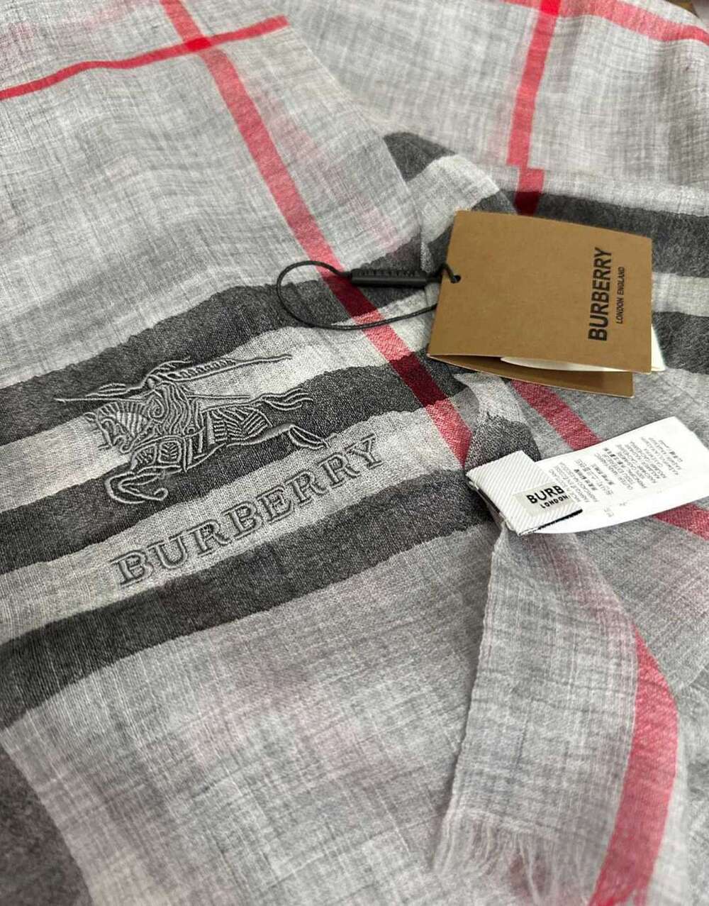 Burberry Shawl - Picture 5 of 8